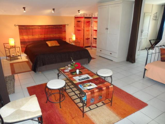 Chambres D'Hotes La Colombiere Colombiers  Room photo